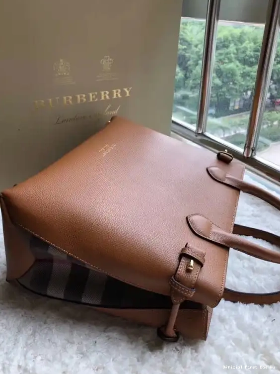 Official FirstBag Ru Check Medium House Burberry Leather The in and Banner 0527